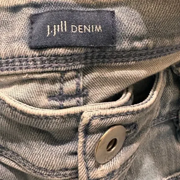 J. Jill Full Leg High Rise Patch Pocket Cropped Light Wash Denim Jeans, 6. - Picture 2 of 8